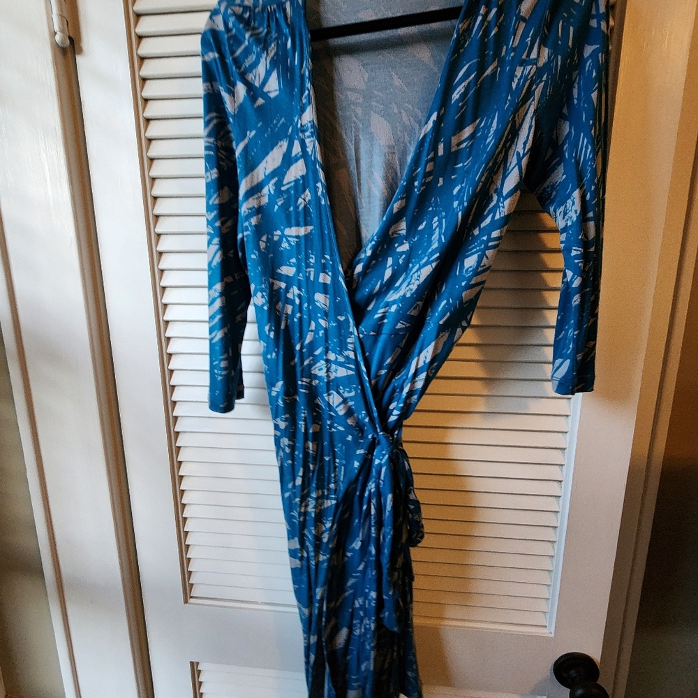 VGUC- Banana Republic 3/4 Sleeve Blue & Gray Wrap Dress in Small